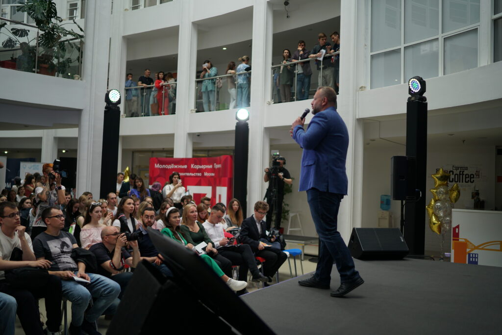 Студенты и школьники узнали о карьере в Правительстве Москвы на Интерн Пикнике